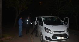Adana’da alkollü kişi bekçilerin üzerine panelvan araç sürdü