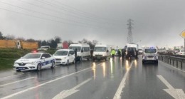 Arnavutköy’de polisleri taşıyan minibüs kaza yaptı