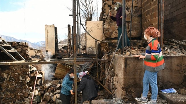 Artvin’deki yangından etkilenen vatandaşlara 1.5 milyon lira kaynak