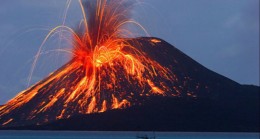 Dünyanın en büyük volkanı Mauna Loa uyanmaya başladı
