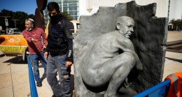 İsrail’de çıplak Netanyahu heykeli alarma geçirdi
