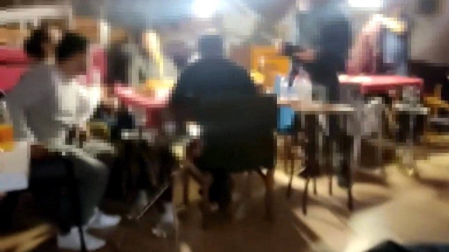 İzmit’teki kafede nargile içip oyun oynayan 16 kişiye ceza kesildi