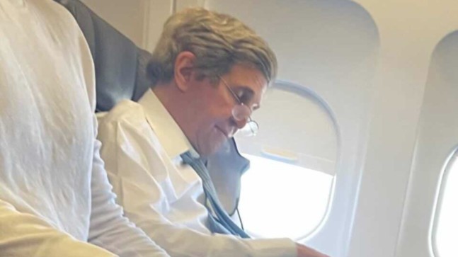 John Kerry, uçakta maskesiz görüntülendi