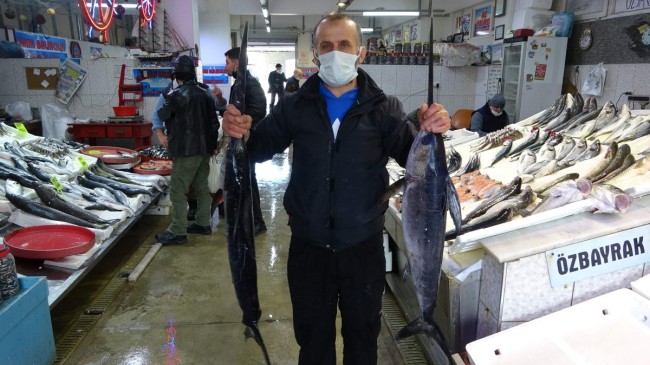 Karadeniz’de av azalınca Trabzon’a İzmir ve İstanbul’dan balık gitti