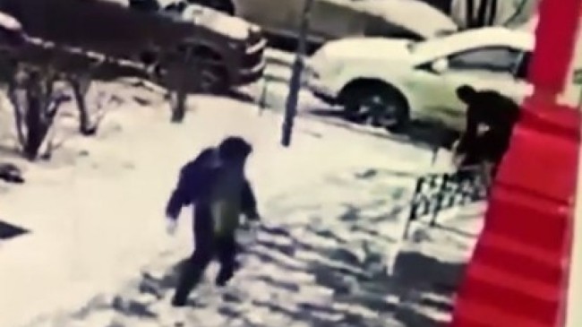 Rusya’da küçük çocuğun gözleri önünde kadın cinayeti
