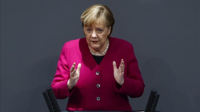 Angela Merkel, ABD’nin İklim Zirvesi’ne dönmesini memnuniyetle karşıladı