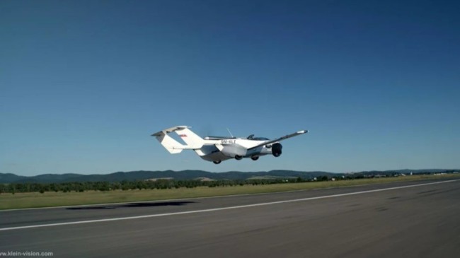 Uçan araba AirCar ilk uçuş testini geçti