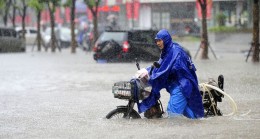 Çin’deki şiddetli yağış 4 kişinin canına mal oldu