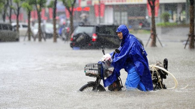 Çin’deki şiddetli yağış 4 kişinin canına mal oldu
