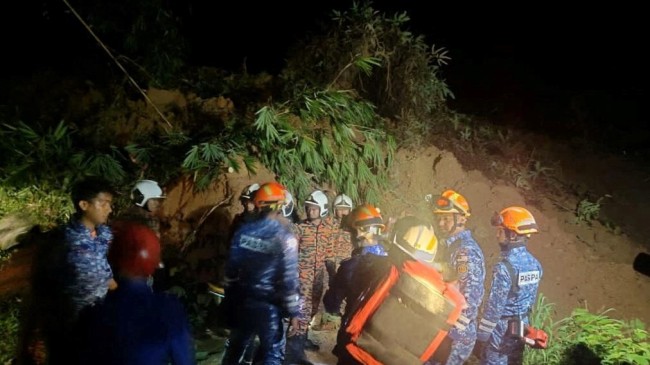 Malezya’da toprak kayması nedeniyle 16 kişi öldü
