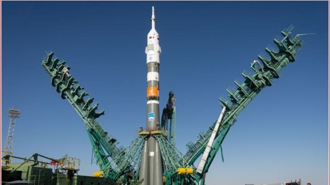 Soyuz’da sızıntı: Kozmonotların uzay yürüyüşü iptal edildi